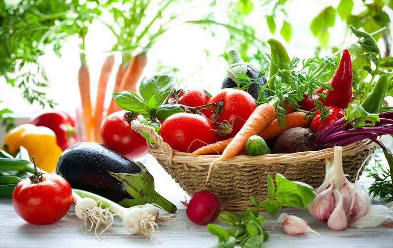 Tỏi và các loại rau củ quả giàu dinh dưỡng giúp tăng cường hệ miễn dịch