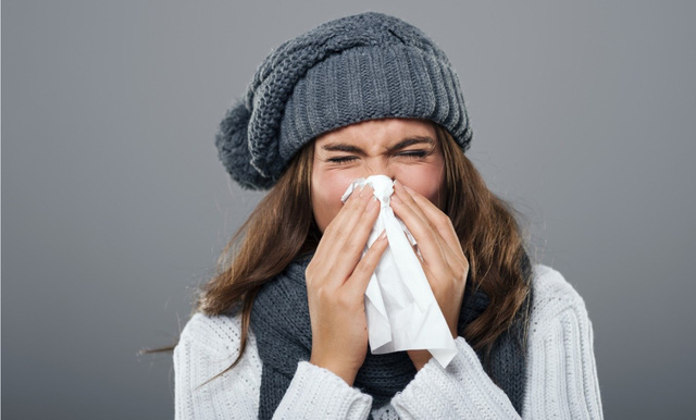 phân biệt các triệu chứng của viêm phổi do virus corona và do cảm cúm, cảm lạnh